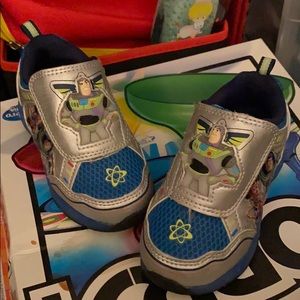 BUZZ SHOES